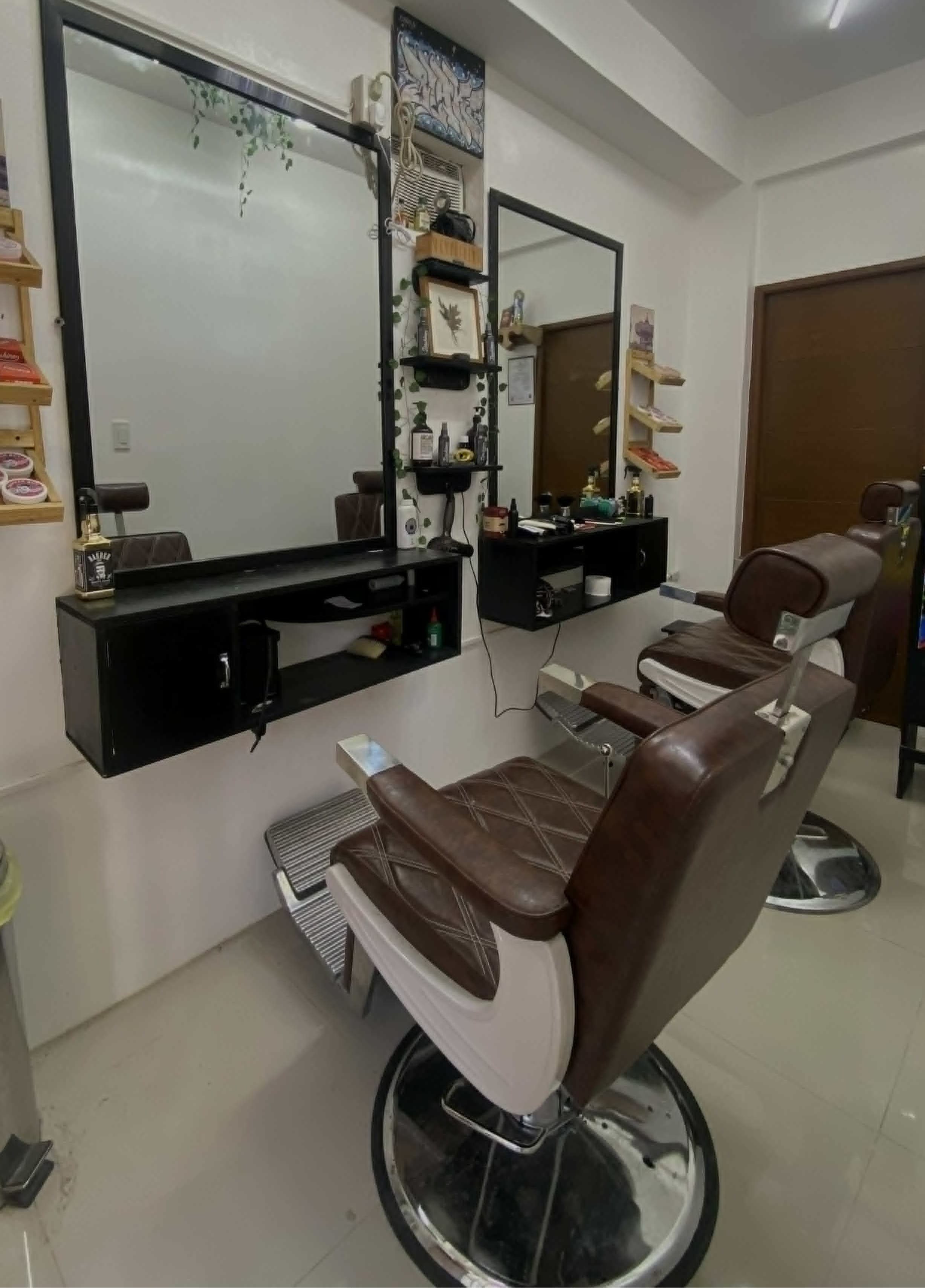 Chayson's Barbershop Interior